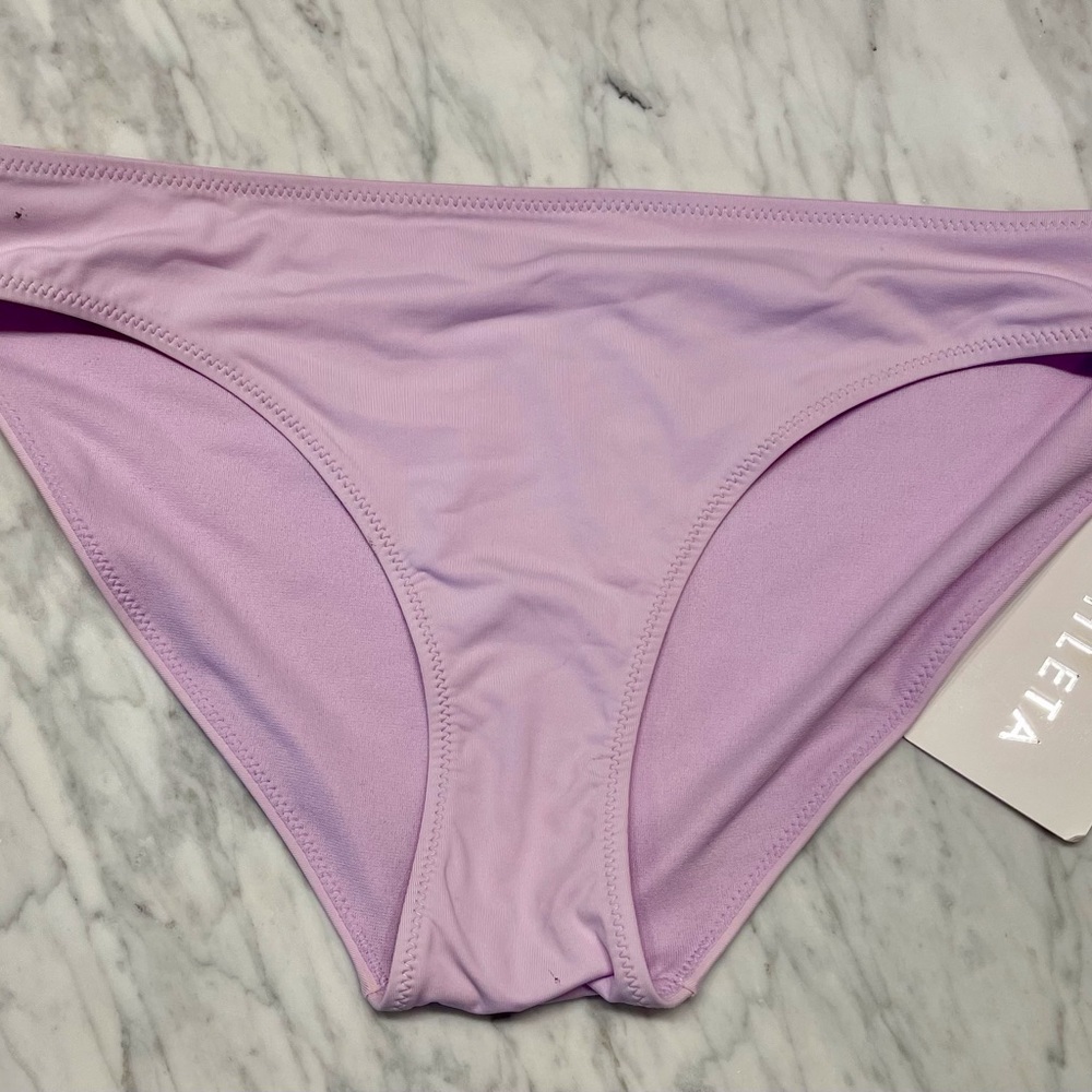SOLD.   NWT ATHLETA Clean Bottom Sz SMALL